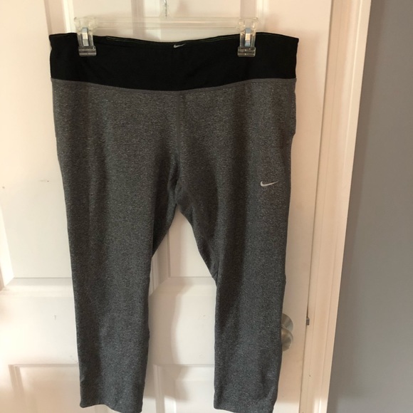 Nike Pants - Nike Dri-Fit Cropped Leggings (XL)